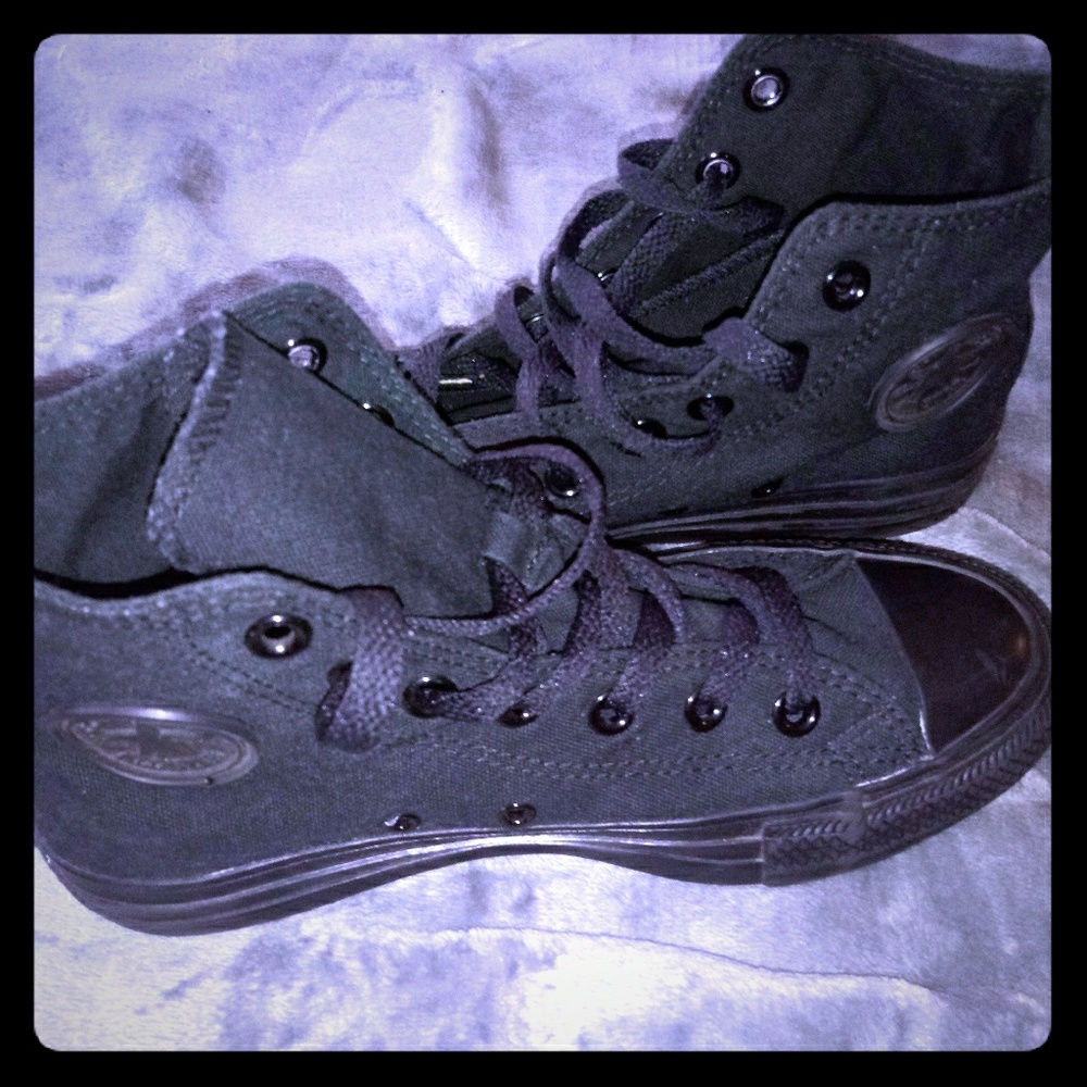 Converse Allstar ladies size 6/ mens size 4